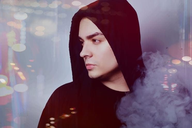 DJ Ossa performing live